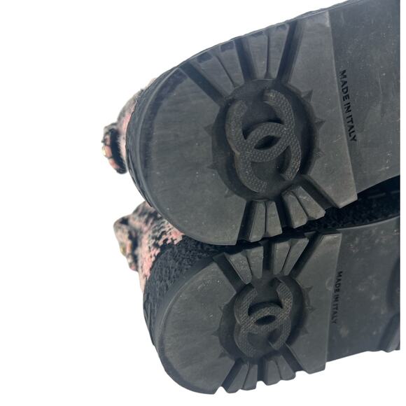 Chanel 2021 Interlocking CC Logo Cap Toe Tweed Boots - Picture 15 of 16